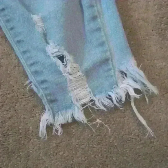 CELLO DISTRESSED/FRAYED HEM JEANS SIZE 5 (JUNIORS) - Picture 3 of 16